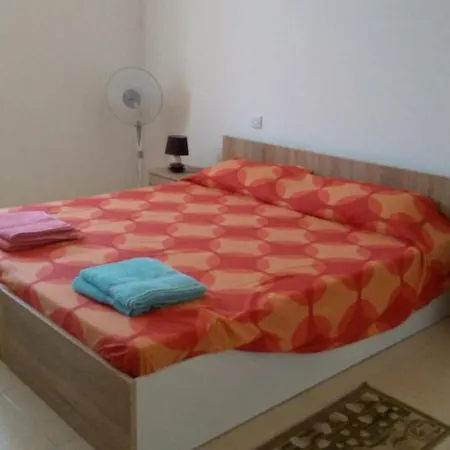 Daisy Room- A Spacious And Welcoming With Balcony *